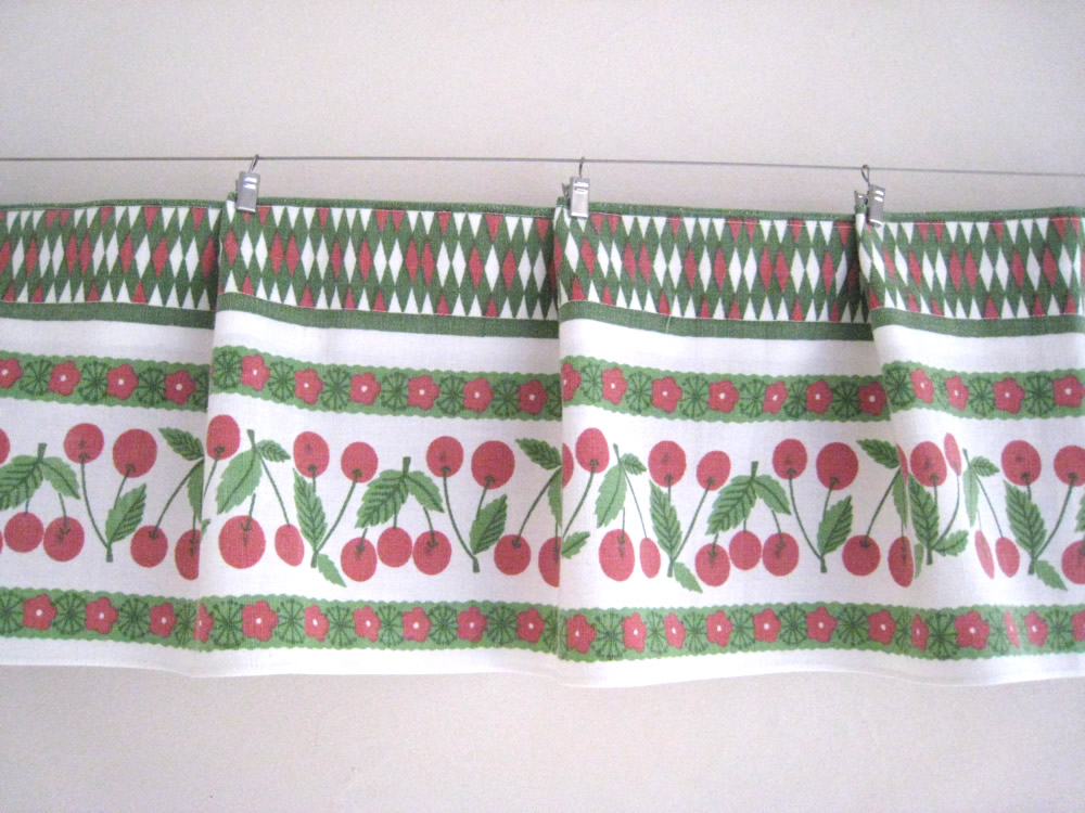 北欧雑貨 スウェーデン ヴィンテージカフェカーテン さくらんぼ 北欧雑貨 スウェーデン ヴィンテージカフェカーテン さくらんぼ