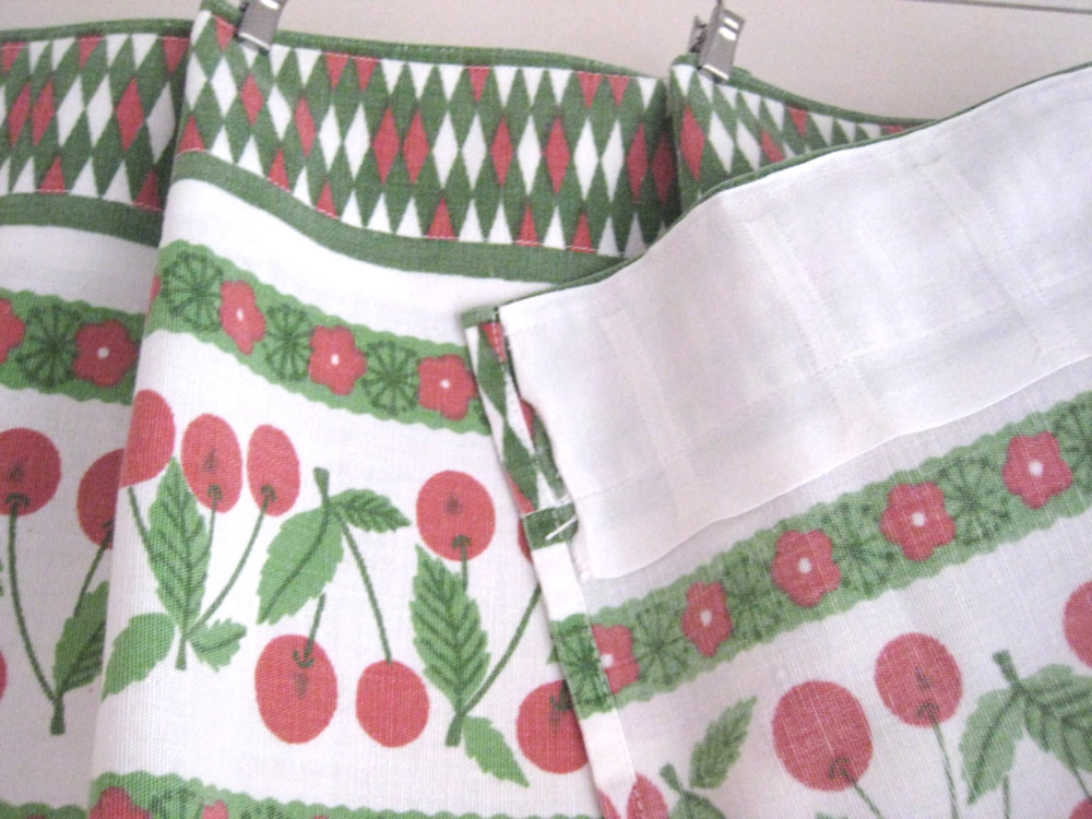 北欧雑貨 スウェーデン ヴィンテージカフェカーテン さくらんぼ 北欧雑貨 スウェーデン ヴィンテージカフェカーテン さくらんぼ