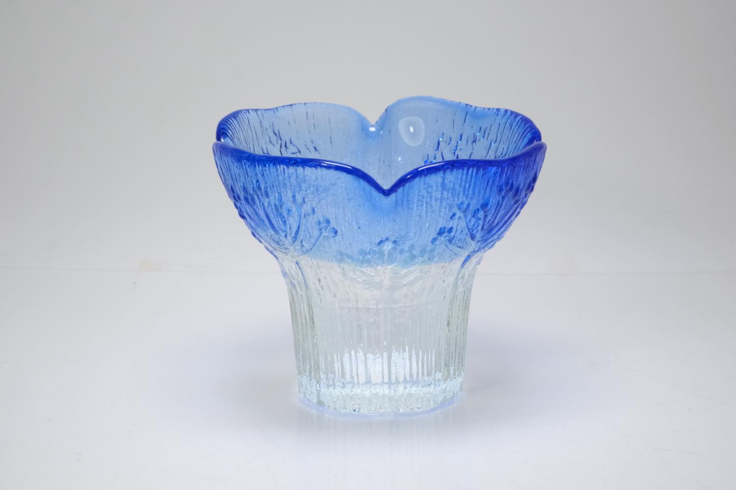 画像1: ビンテージ北欧ガラス/フィンランド/Mantsalan Lasisepat/シャク/ブルー＆クリア/花瓶/キャンドルホルダー (1)