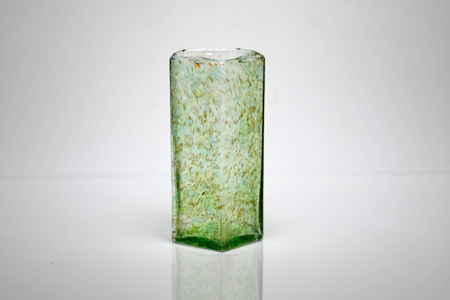 画像1: 北欧アートガラス/ビンテージガラス/Oiva Toikka/オイバ・トイッカ/Nuutajarvi/ヌータヤルヴィ/1977年/アートオブジェクト/TAHITI/vase 813/タヒチベース/Mサイズ (1)